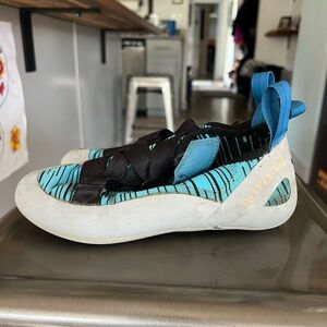 Butora Climbing Shoes - Blue and Black 6.5 EU 39